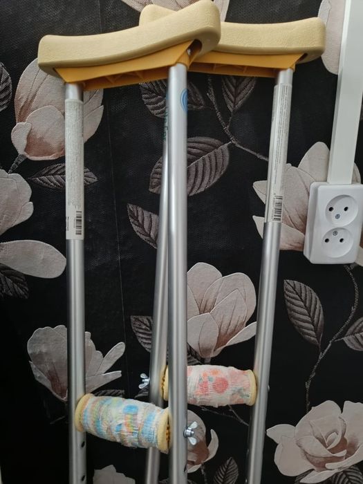 Продаются костыли!