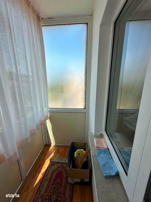 De vanzare apartament 3 camere și 2 balcoane, zona centrala Roman Voda