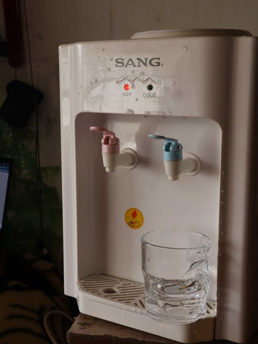 Диспенсар за вода SANG
