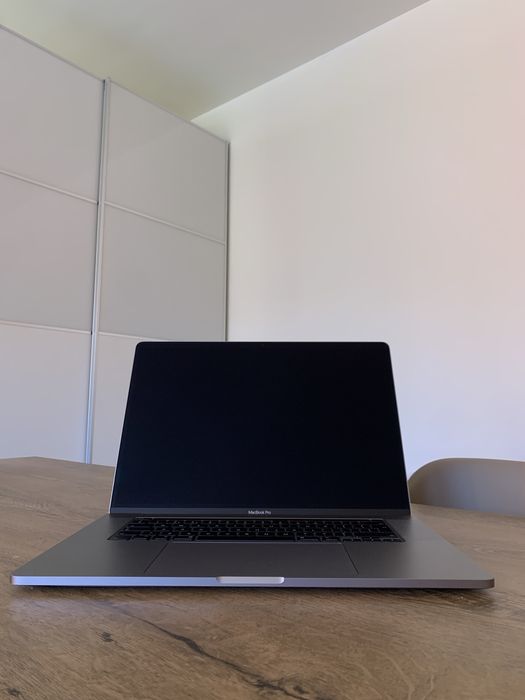 Apple Macbook Pro 16 A2141 i9 64GB DDR4, 2TB NVME, AMD 5600M 8GB