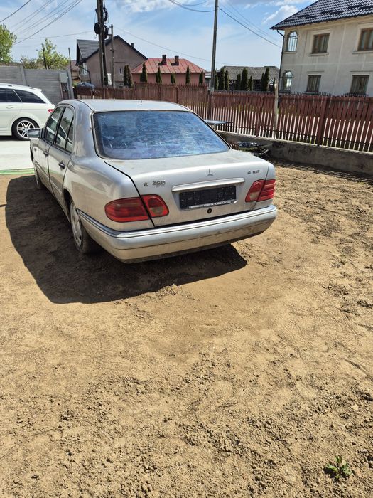 Vând Mercedes E 280 4 Matic