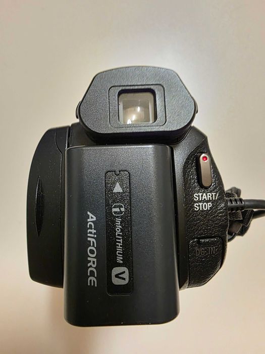 Camera Sony HDR-PJ 650 proiector incorporat