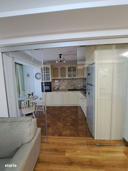 Apartament cu 3 camere semidecomandate, Centru