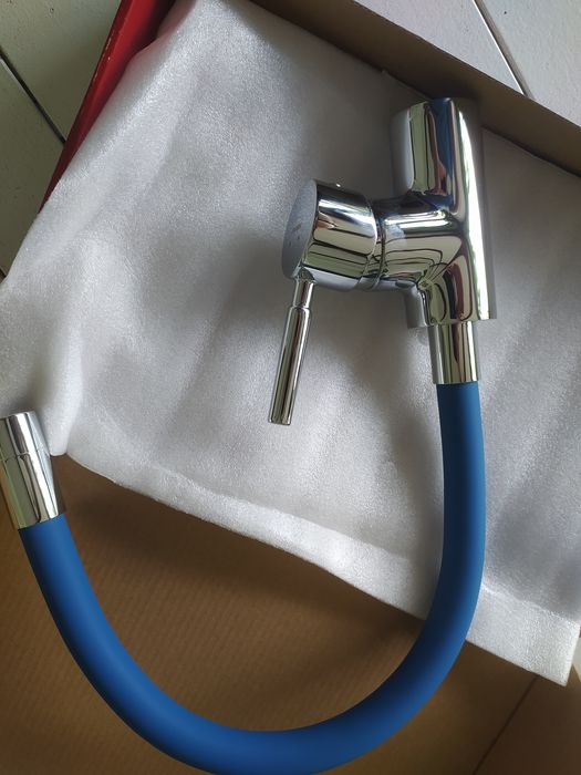 Robinet (baterie) de bucătărie Ferro 
- marca Zumba Ferro.
- pipa flexibila
Conține și racorzi flexibili