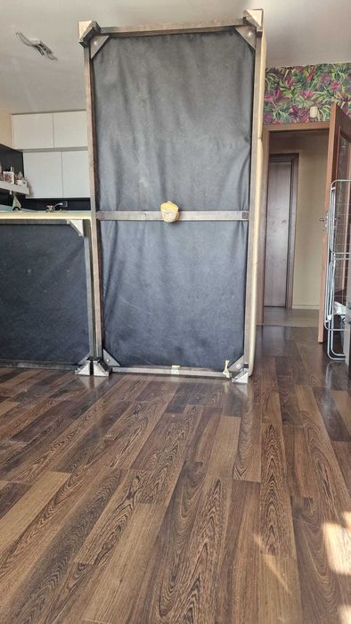 Ъглов кожен диван - запазен - следи от употреба - 600 евро