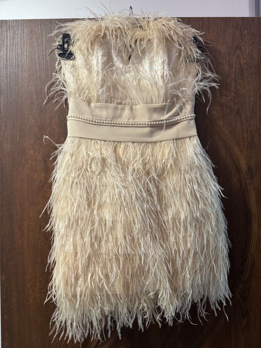 Бална рокля с пера