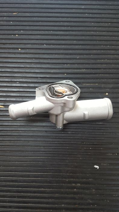 тяло термостат Дачия/Рено 1.2 16V