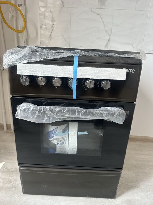 Ferre gaz plita va vitichka sotiladi