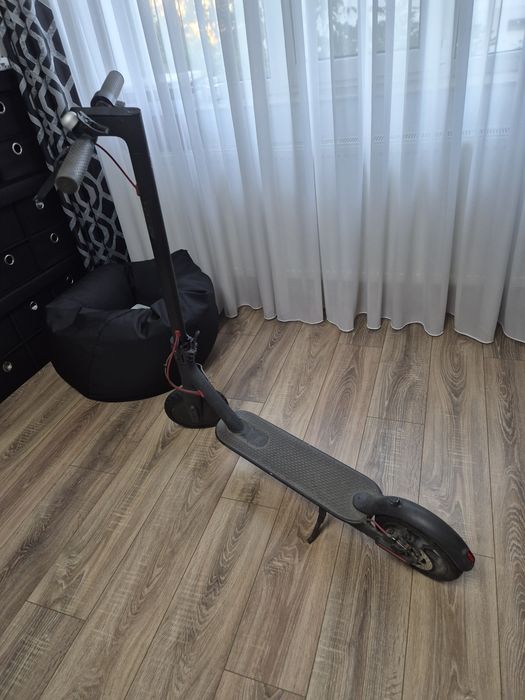 Trotinetă electrică Xiaomi Mi Electric Scooter M365 – 25 km/h, stare foarte bună