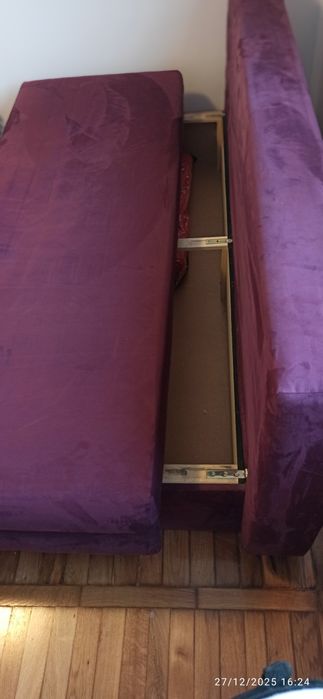 Canapea extensibila in stare bună.