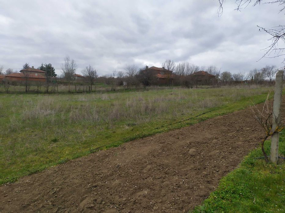 Къща с голям двор