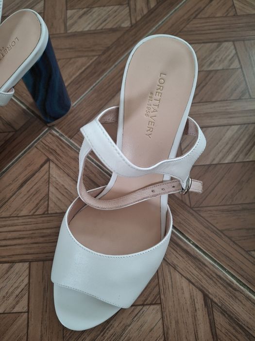 Женские босоножки