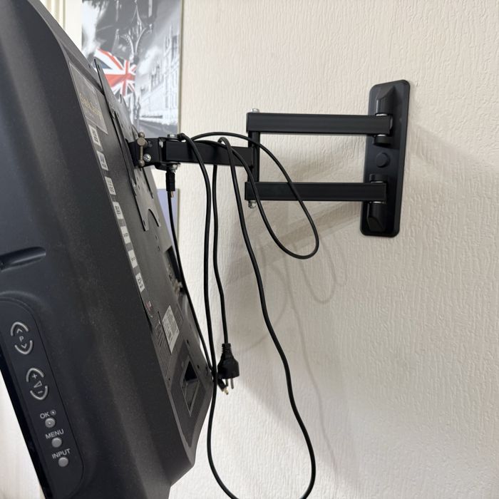 продам телевизор LG 32