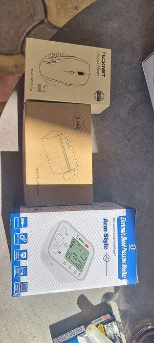Mouse wireless tecknet, toothpaste squeezer si aparat de măsurat tensiunea