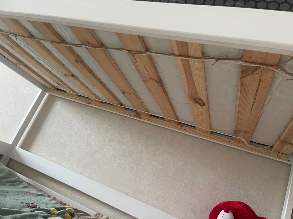 Продам двухъярусную  кровать