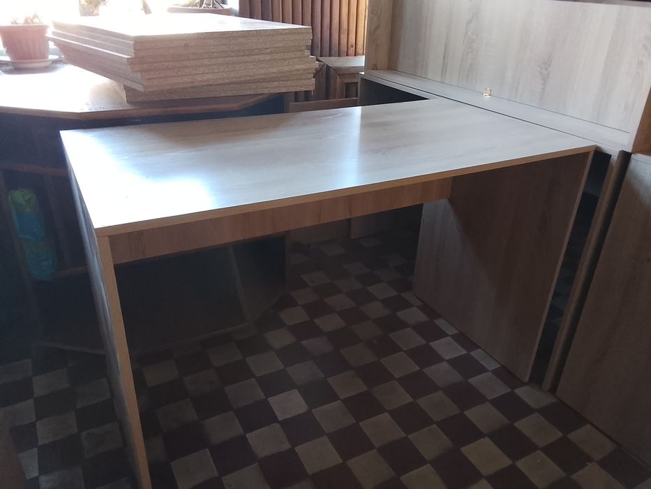 Компьтерный стол,комод отдельно