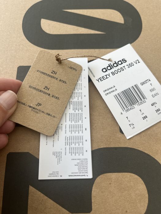 НОВА ЦЕНА! Оригинални маратонки YEEZY BOOST 350 V2