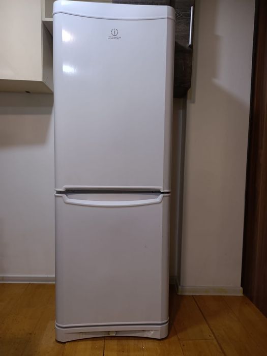 Холодильник Indesit б/у (двухкамерный)