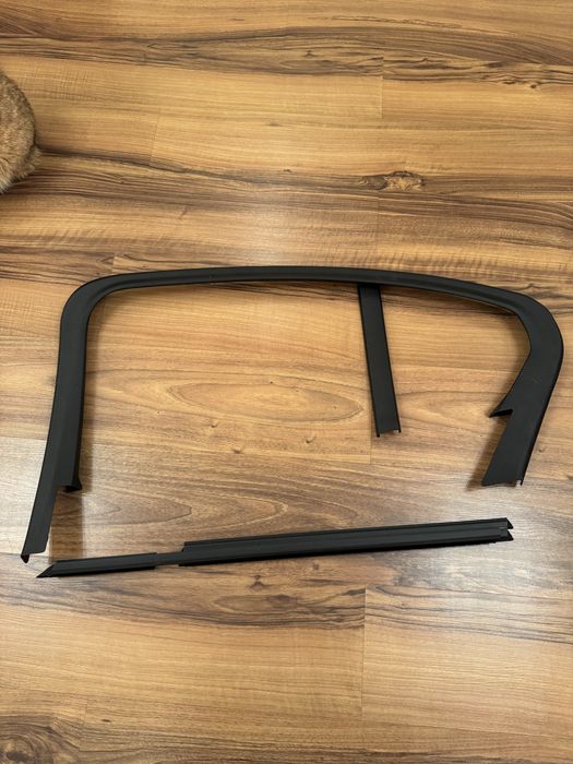 Ornamente / ghidaj geam ușă dreapta spate BMW G20 Seria 3 original