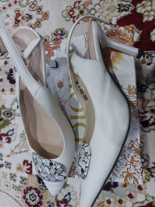 Женскии Туфли ..