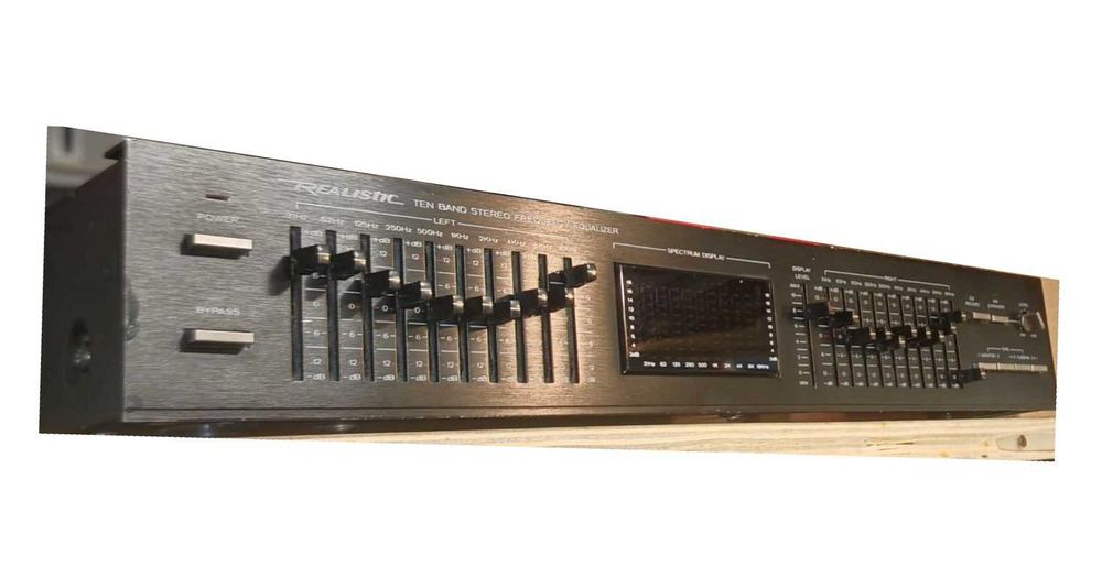 Egalizator stereo pe 10 benzi Realistic 31-9081 cu analizor de spectru