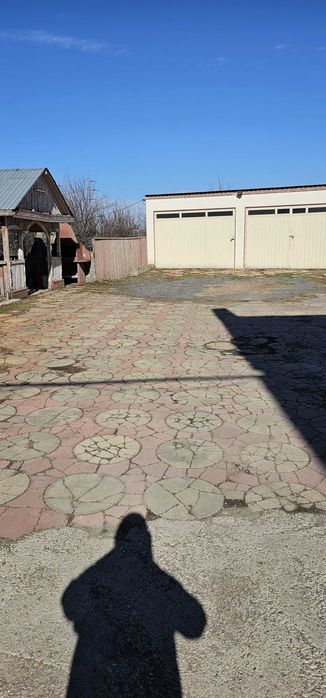 Casa de vanzare cu constructii anexa