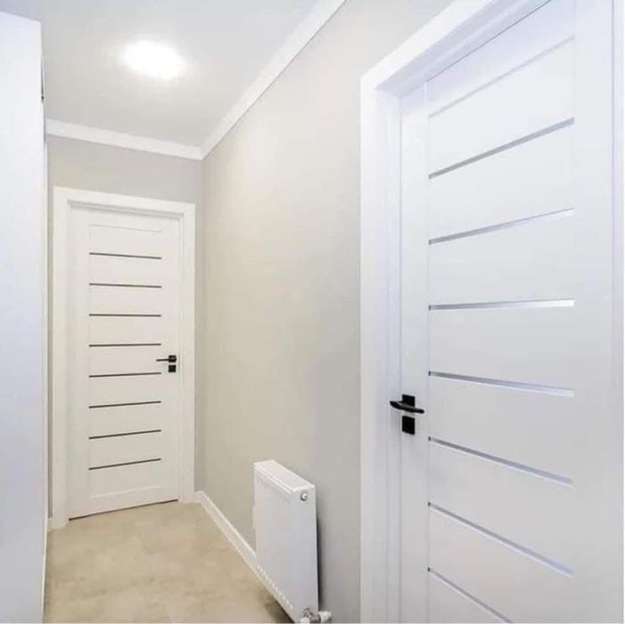 Usi lemn masiv si mobila de bucatarie