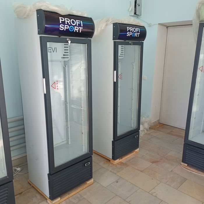 Акция !!! Продаются витринные холодильники.