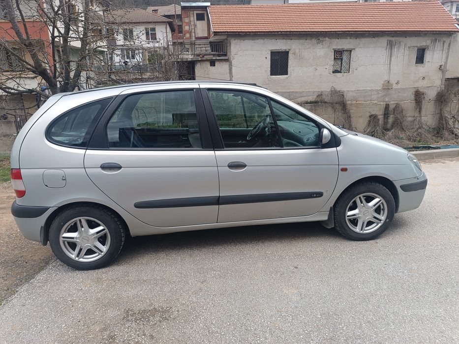 Продавам Renault Scenic Megan II