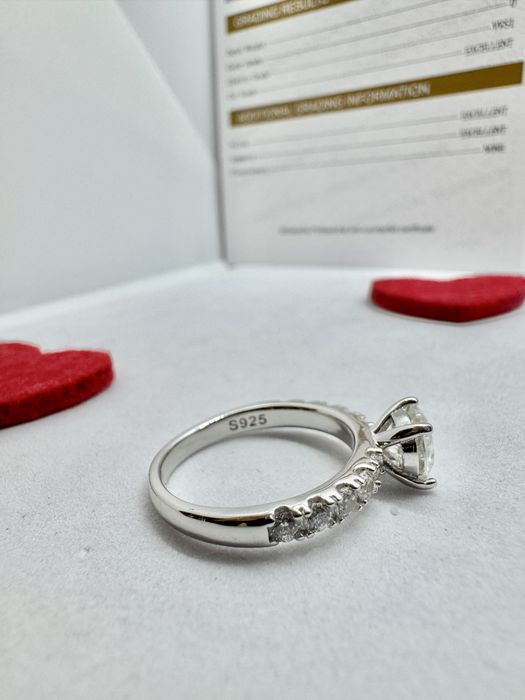 Сребърен пръстен с мойсанит (диамант) 1 карат