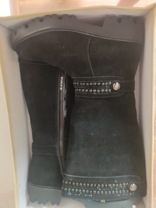 Продам зимние замшевые сапоги