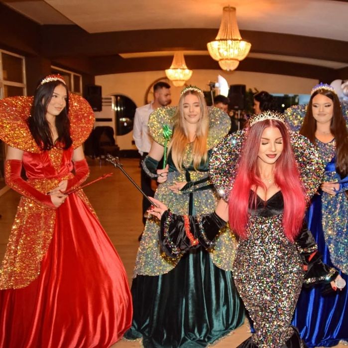 Ursitoarea REA si echipa WOW