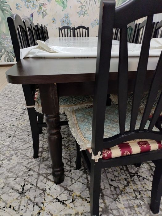 Стол со стульями