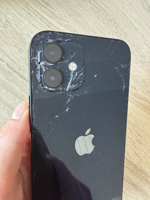 Продам айфон 12