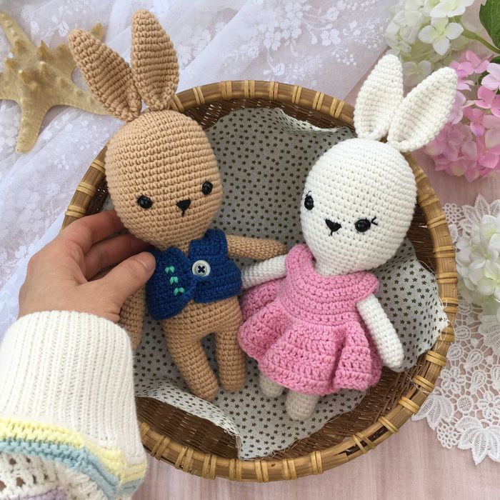 Плетена играчка зайче