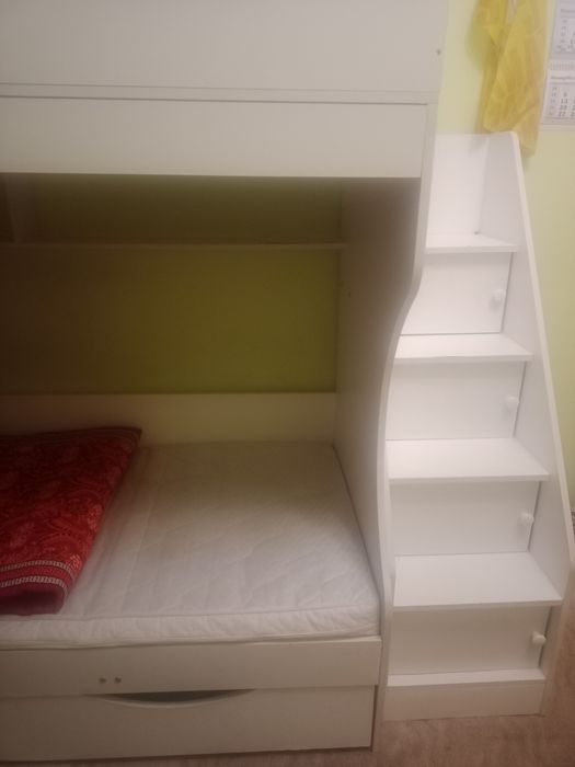 Двухярусный кровать