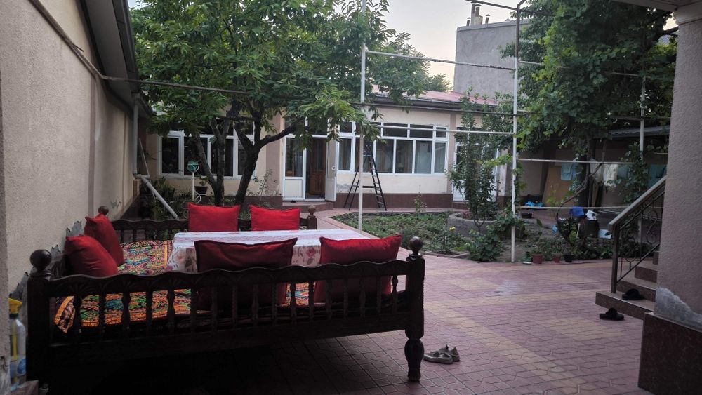 Uy sotiladi mirabod rayonda vagzalga 2 kl ayraport 3 kl 4 sotig