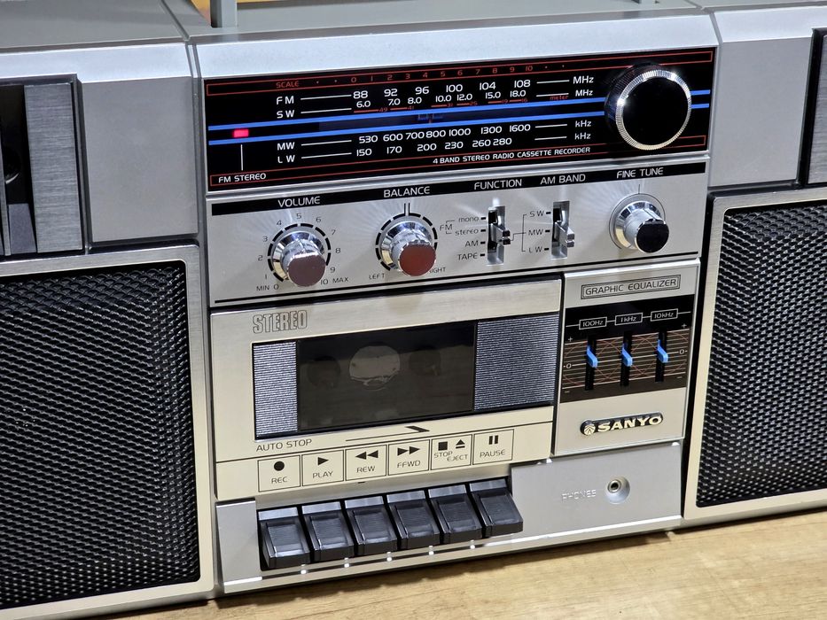 Radio casetofon SANYO M-9813L, boombox retro,  stereo  vintage 1985