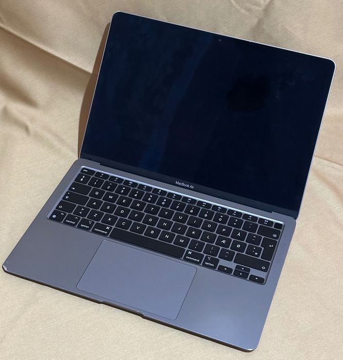 Super Preț! MacBook Air M1, 8gb, 256 gb! Perfect funcțional!