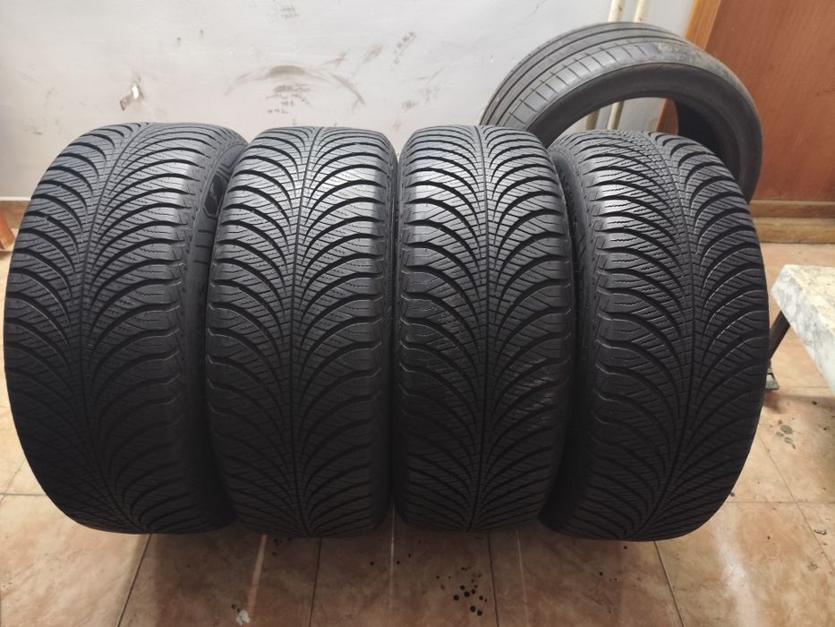 4 anvelope pentru toate sezoanele Goodyear 235-60-18