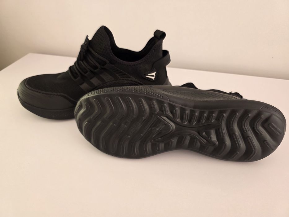 Мъжки работни обувки с метално бомбе