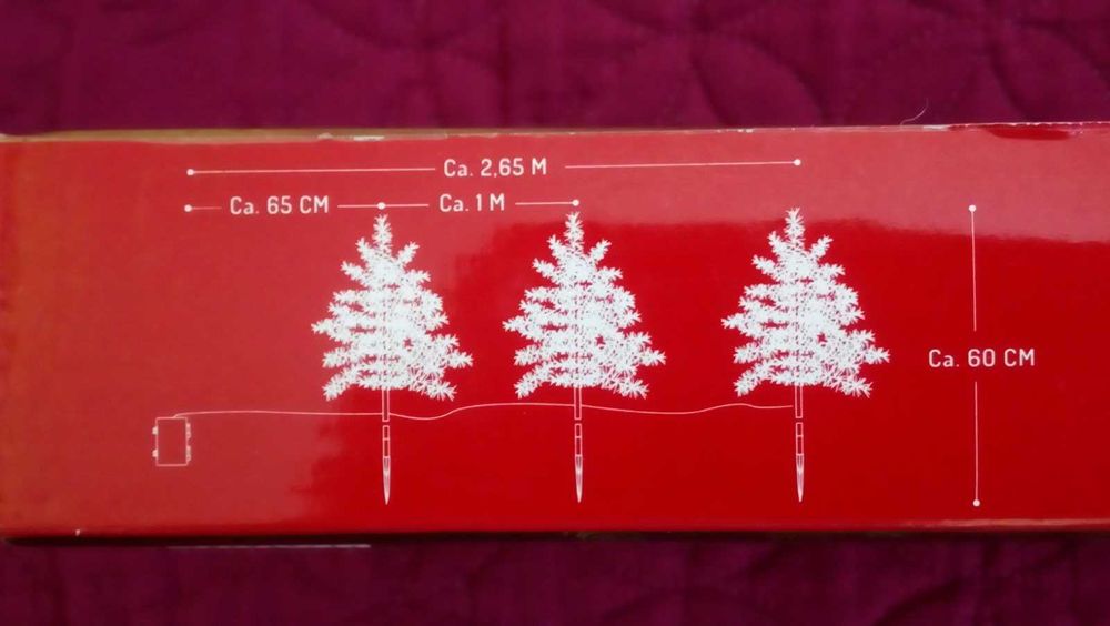 3 броя свързани елхи с LED лампички.Закачалки розови сърца.