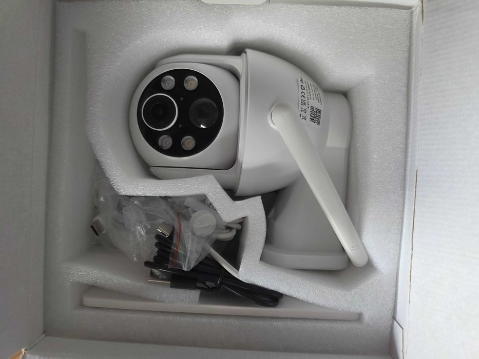 Camera de supraveghere wireless YESYAMO 2K cu panou solar