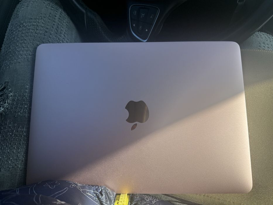 Macbook 12 m3 256 gb 16 ram  220 лв