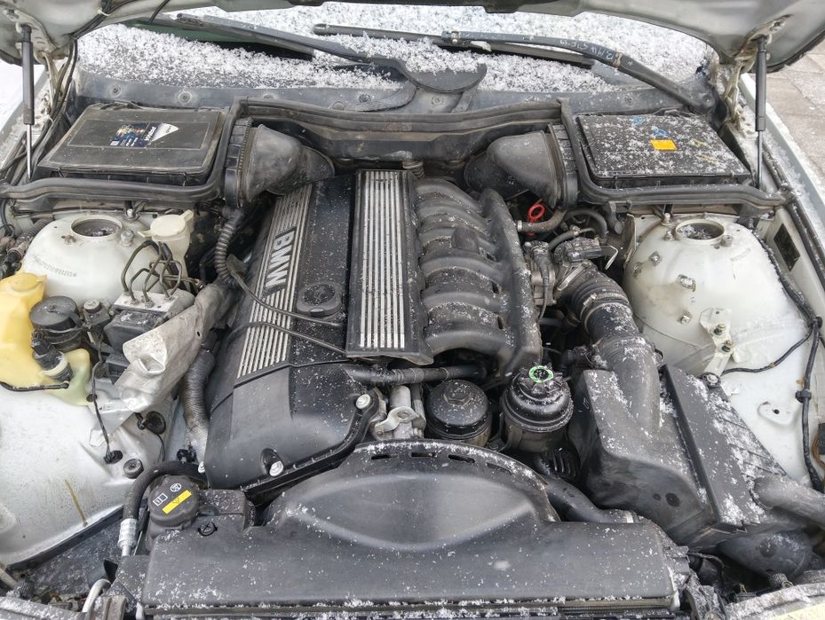 Двигател  БМВ е39 М54 в25.