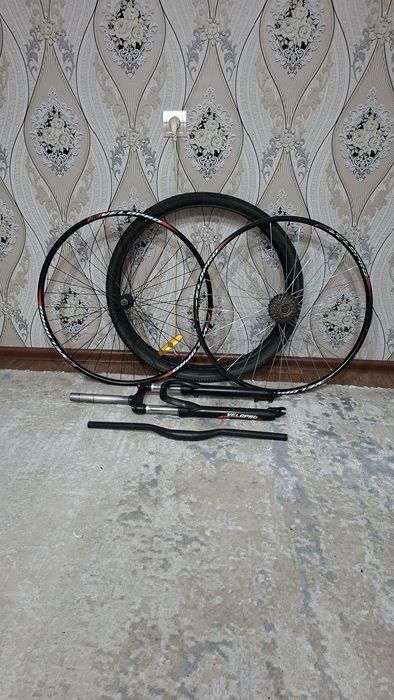 2 покрышки, 2 обода ,вилка,руль