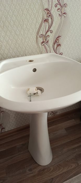 Раковина с пъедесталом