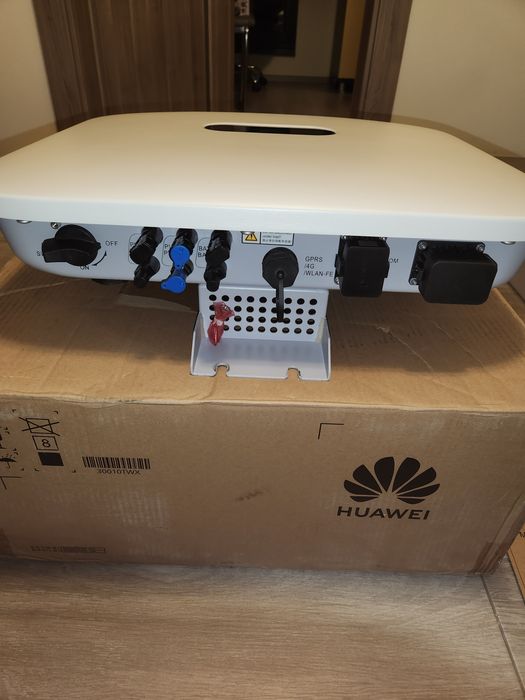 Invertor Huawei hibrid 10kW trifazat si backup box huawei trifazat