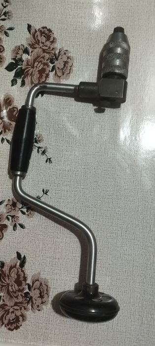 ручная дрель . Коловорот