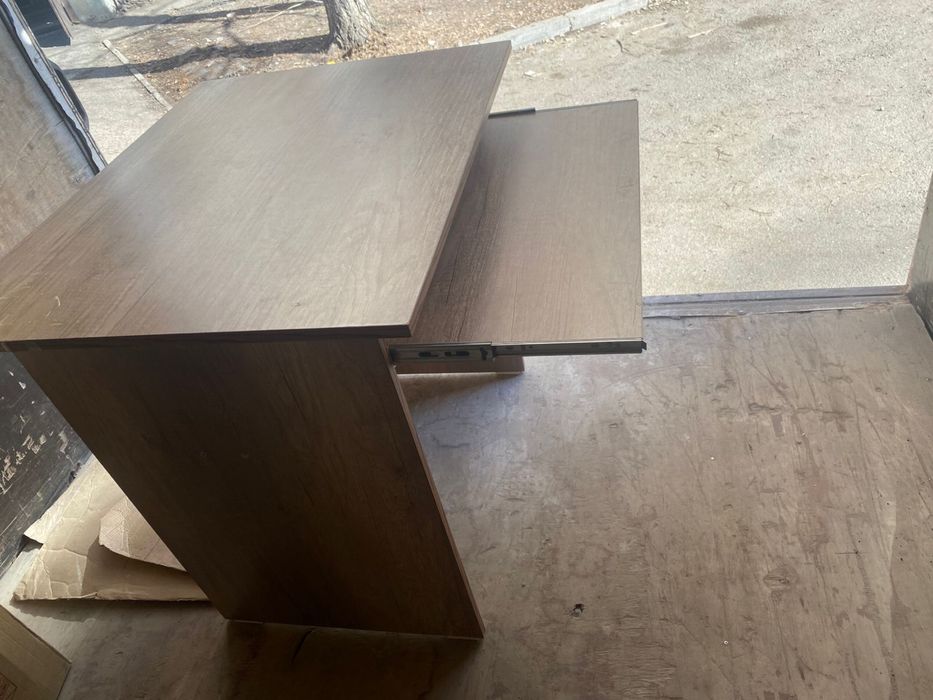 Продам компьютерный стол